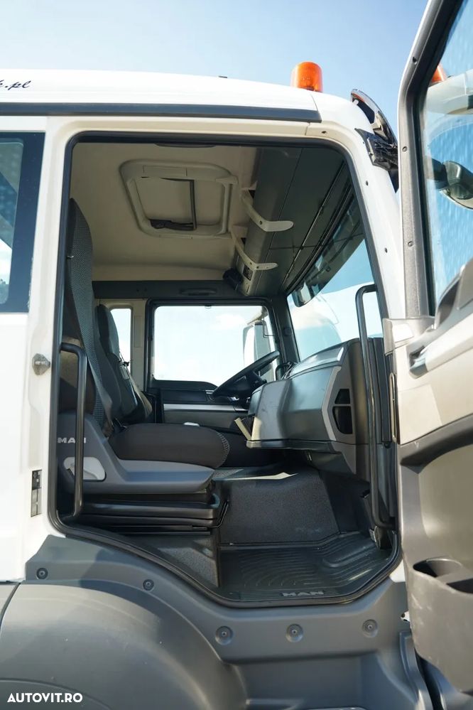 MAN TGS 26.360 / 6x2 / PLATFORMĂ / MACARA HIAB 166 B-3 / CAPACITATE MAX. DE RIDICARE: 5.200 KG / RAZĂ MAX. DE ACȚIUNE: 10,3 M / TROLIU / RAMPE HIDRAULICE / ROTATOR / TELECOMANDĂ - 37