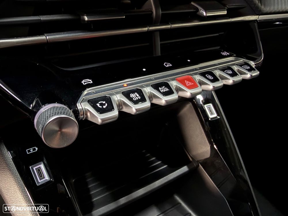 Peugeot 2008 Hybrid 145 e-DSC Allure - 28