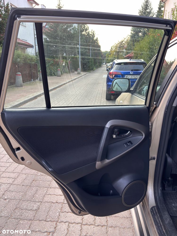 Toyota RAV4 - 23