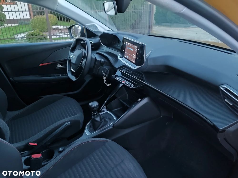 Peugeot 208 - 24