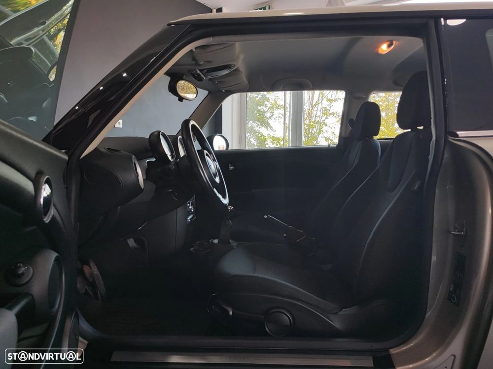 MINI 3 Portas One D - 18