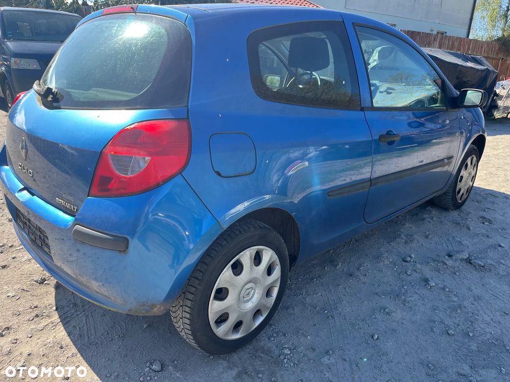 Renault Clio - 11