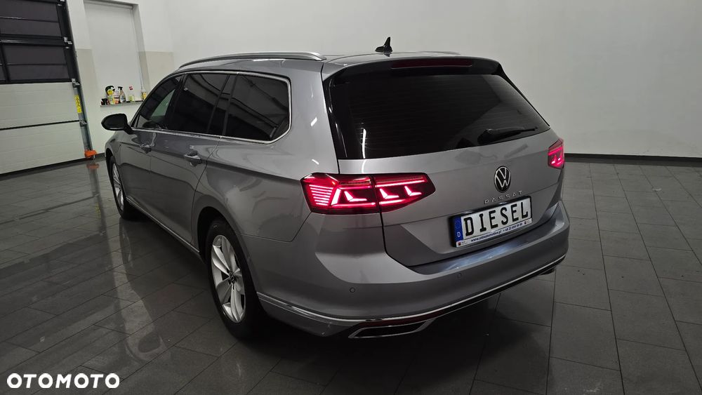 Volkswagen Passat - 4