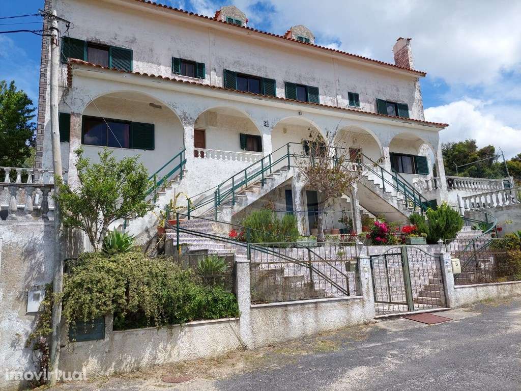 Duas Moradias geminadas 2 matrizes com uma área total de terreno 10... - Grande imagem: 2/60