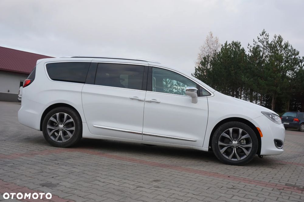 Chrysler Pacifica - 5