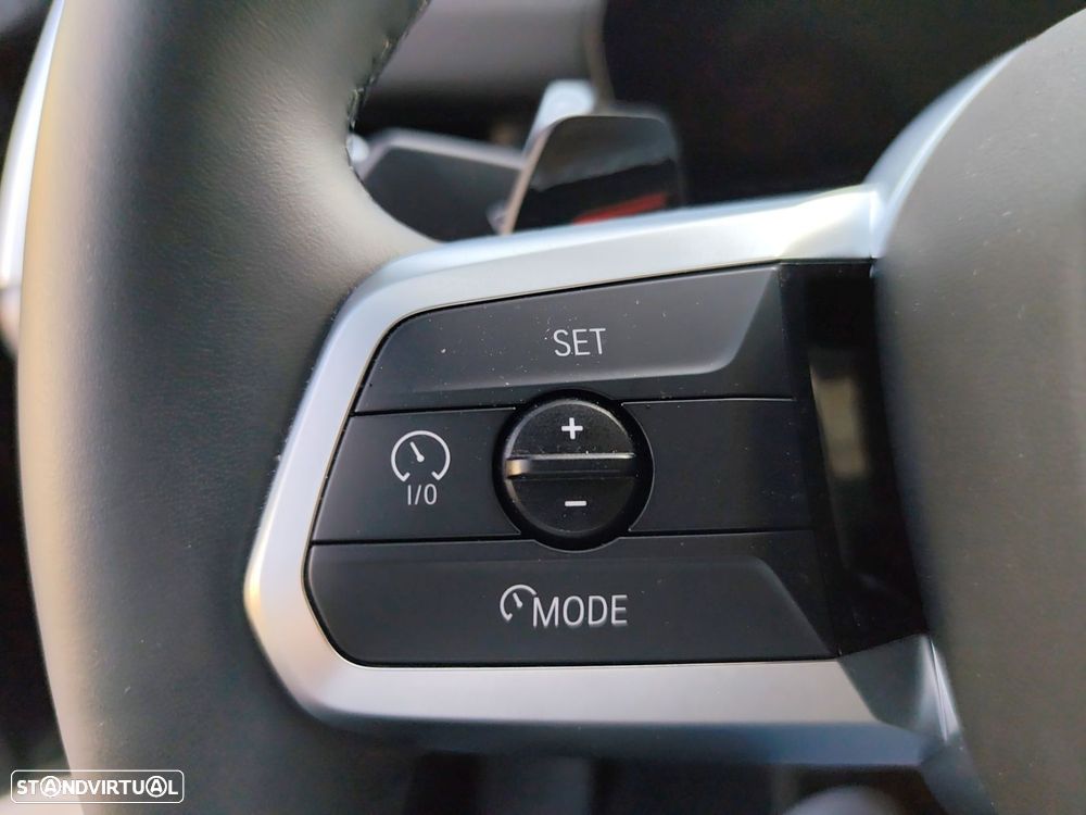 BMW iX2 eDrive20 Pack Desportivo M - 18