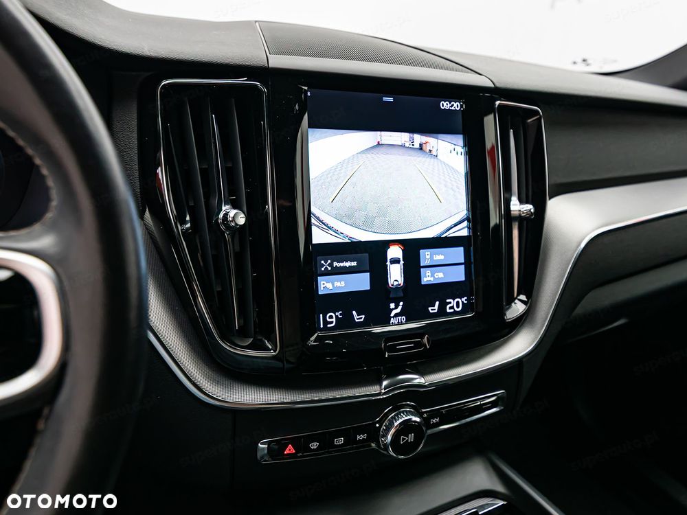 Volvo XC 60 B4 D AWD R-Design - 19