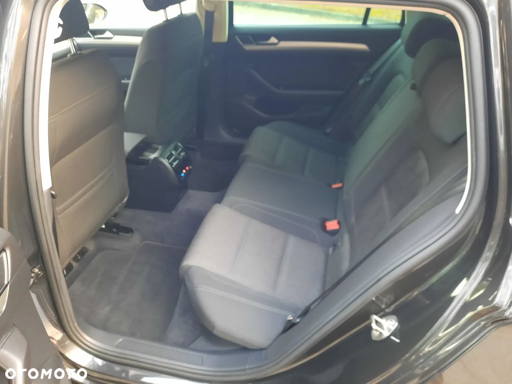 Volkswagen Passat - 21