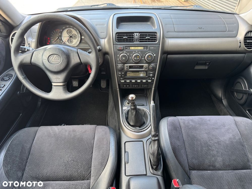 Lexus IS 200 Elegance - 16