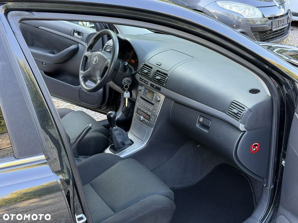 Toyota Avensis - 17