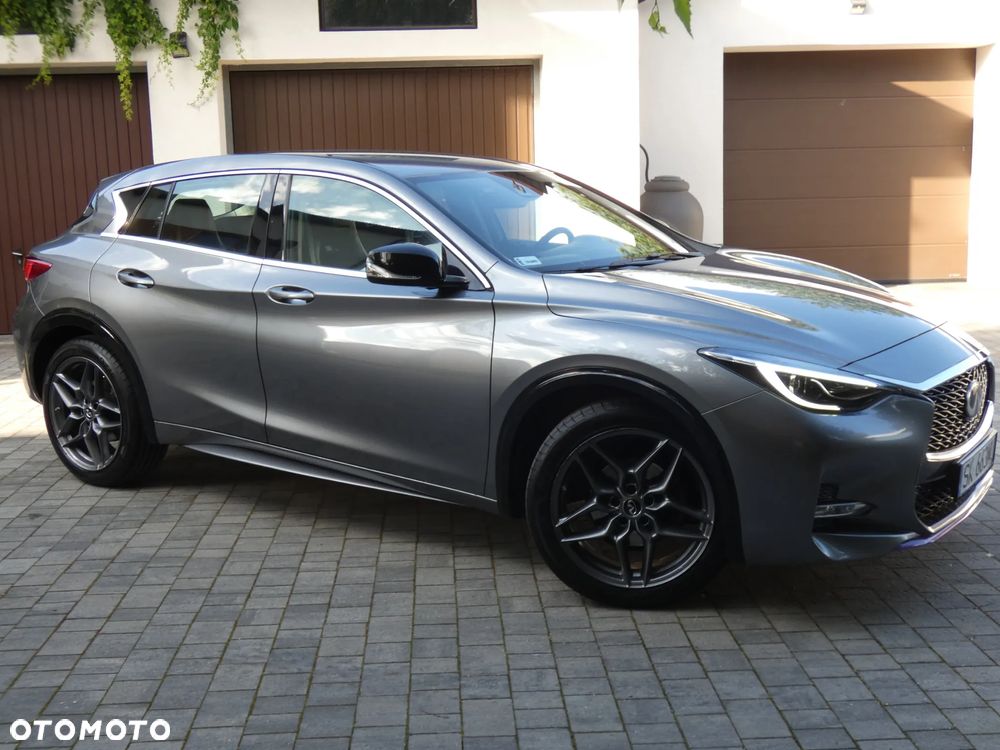 Infiniti Q30 1.6t Premium Tech 7DCT - 7