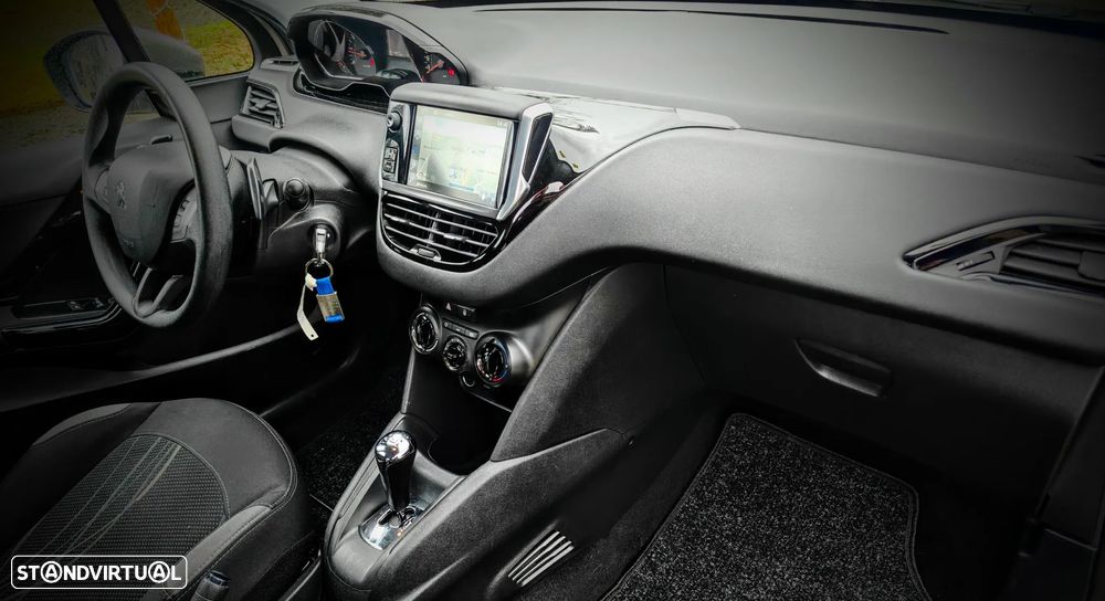 Peugeot 208 1.2 PureTech Signature EAT6 - 9