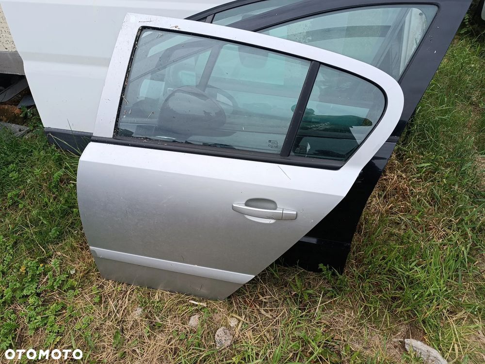OPEL ASTRA H 2004R DRZWI TYŁ TYLNE LEWE HB  SREBRNE - 1