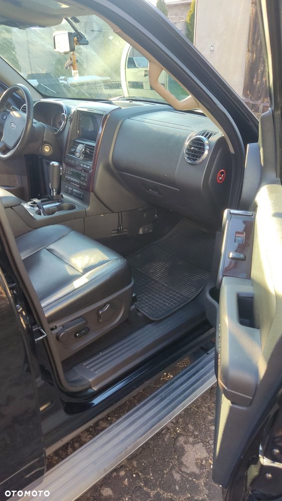 Ford Explorer - 7