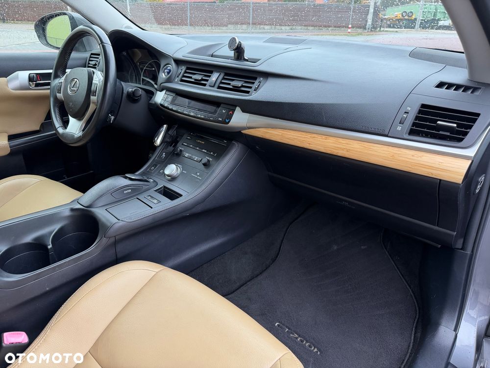 Lexus CT 200h Prestige - 17