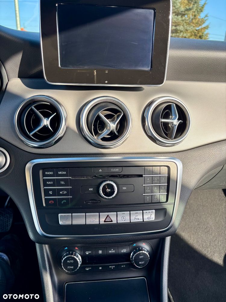 Mercedes-Benz GLA 200 7G-DCT - 5