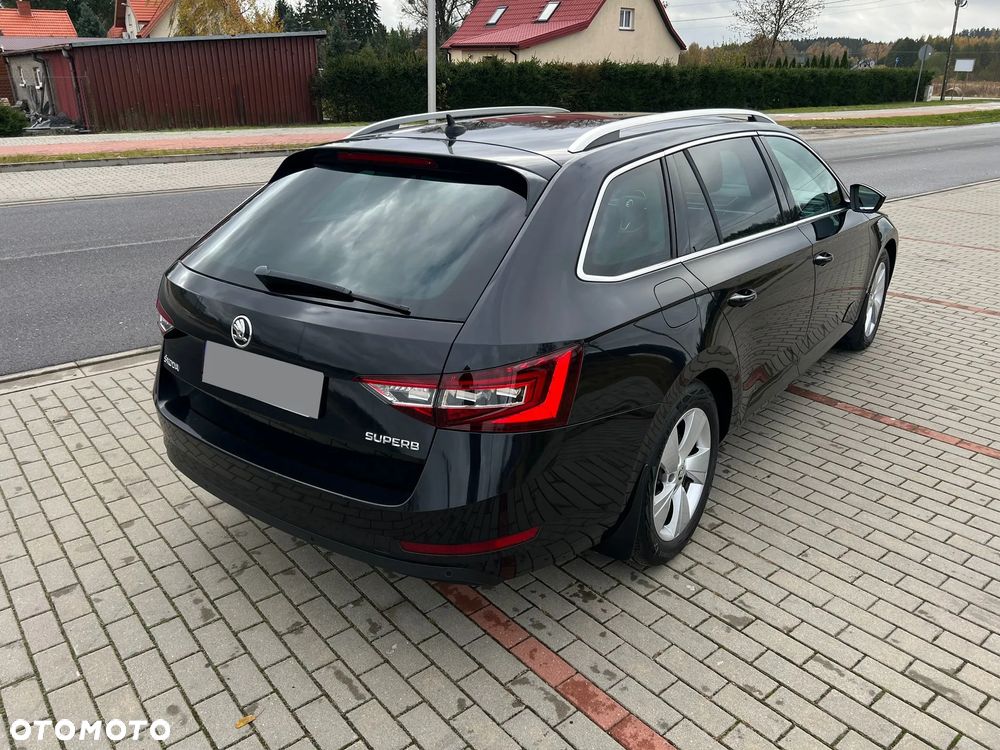Skoda Superb 2.0 TDI Sportline - 8