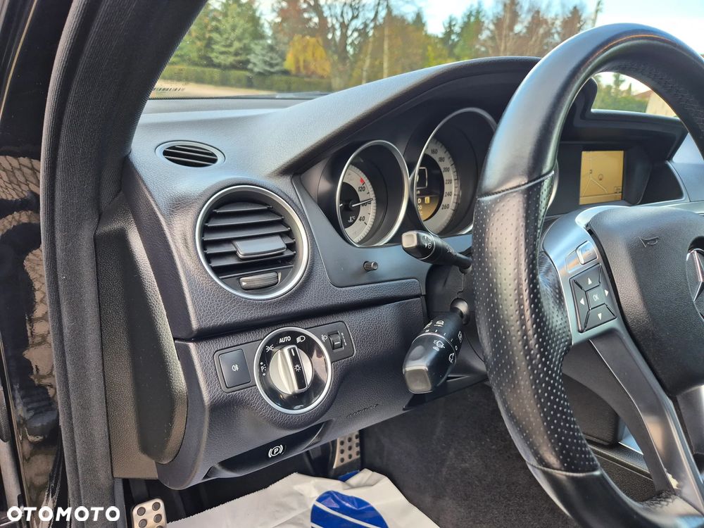 Mercedes-Benz Klasa C 180 BlueEFFICIENCY 7G-TRONIC Avantgarde - 26