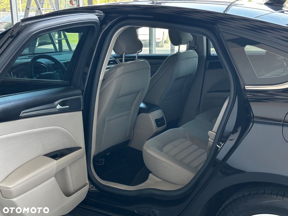 Ford Fusion - 16