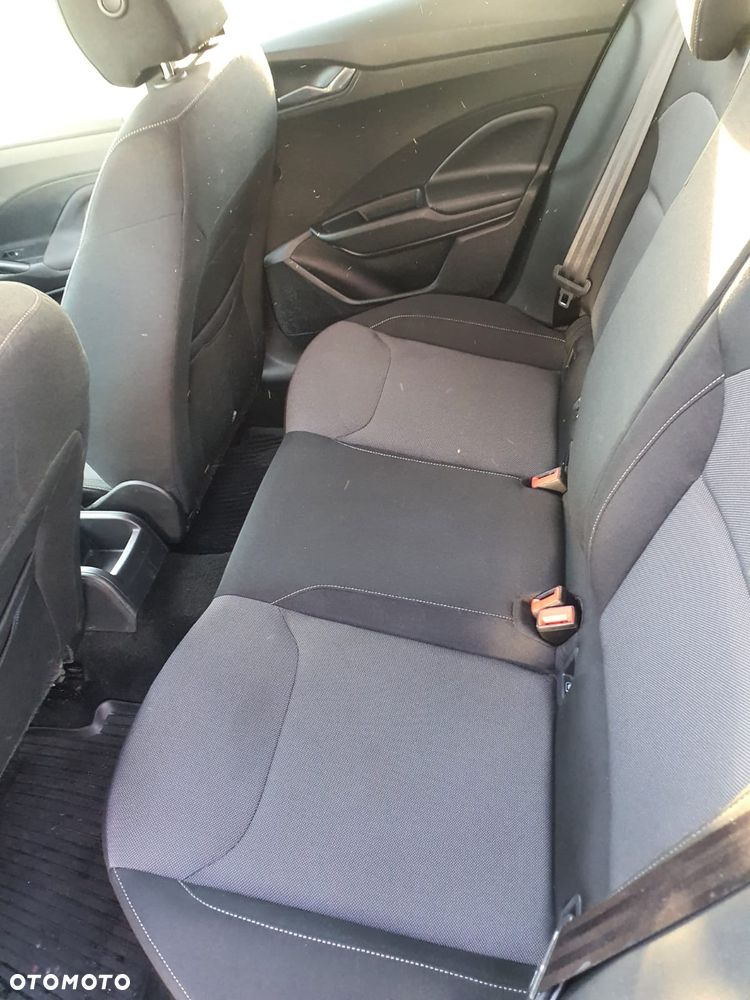 Skoda Fabia ver-1-0-tsi-ambition-dsg - 8