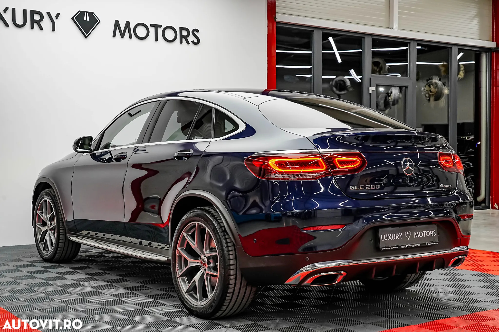 Mercedes-Benz GLC 200 4Matic 9G-TRONIC AMG Line - 11