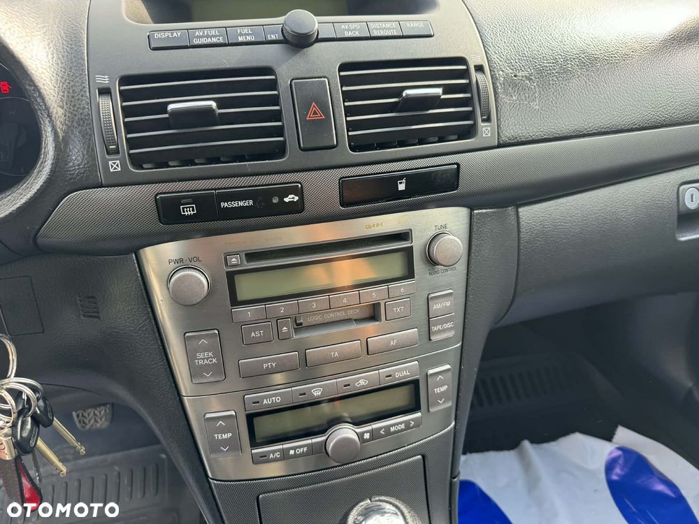 Toyota Avensis 1.8 VVT-i Sol Premium - 11
