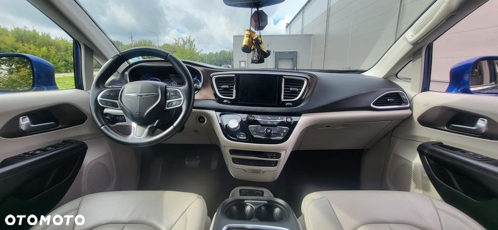 Chrysler Pacifica - 10