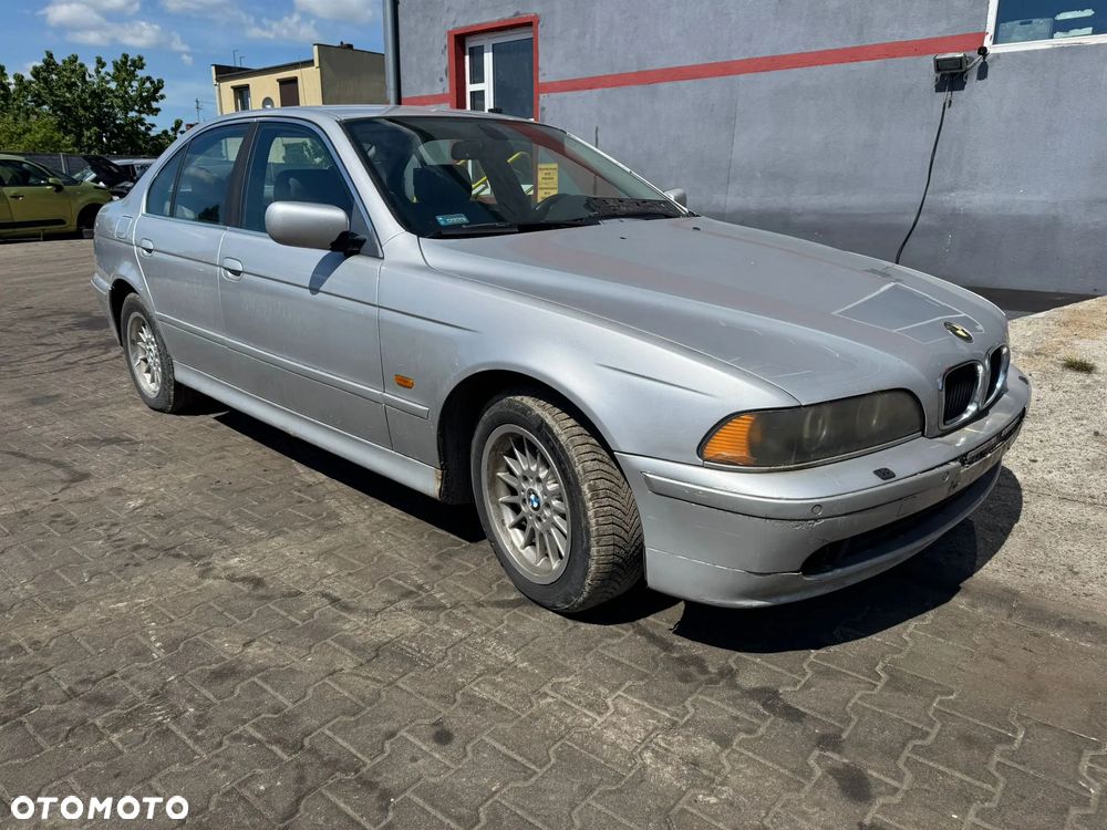BMW E39 Sedan – całe auto na części - 1
