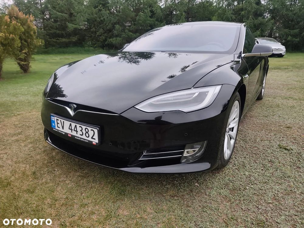 Tesla Model S - 1