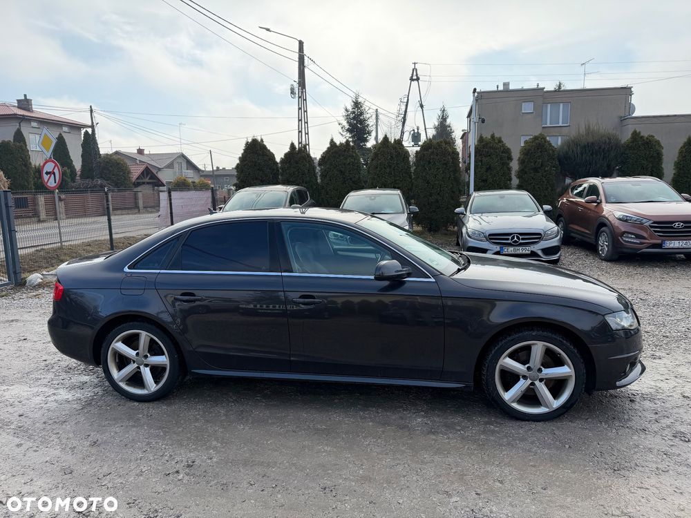 Audi A4 Limousine - 8