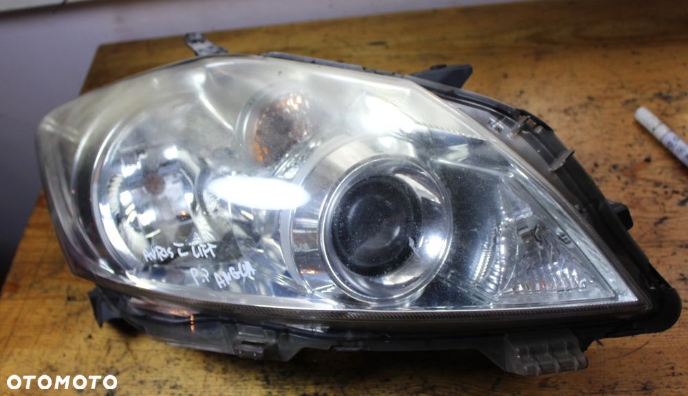 LAMPA LEWA LUB PRAWA PRZÓD TOYOTA AURIS I LIFT ANGLIA - 1