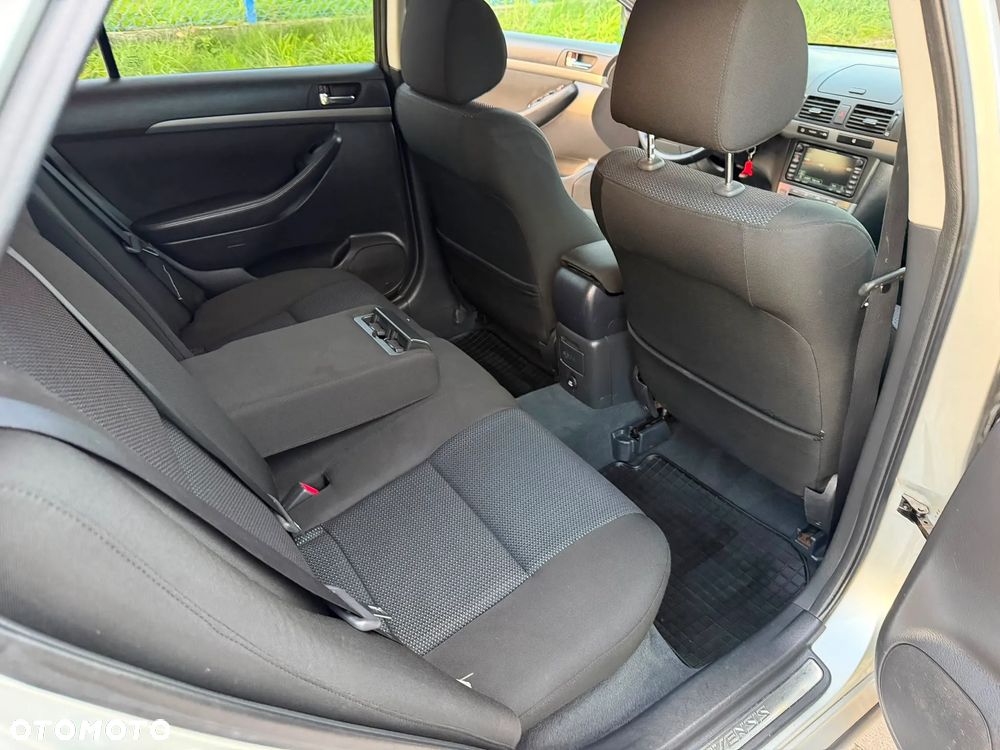 Toyota Avensis 2.0 D-4D Premium - 15