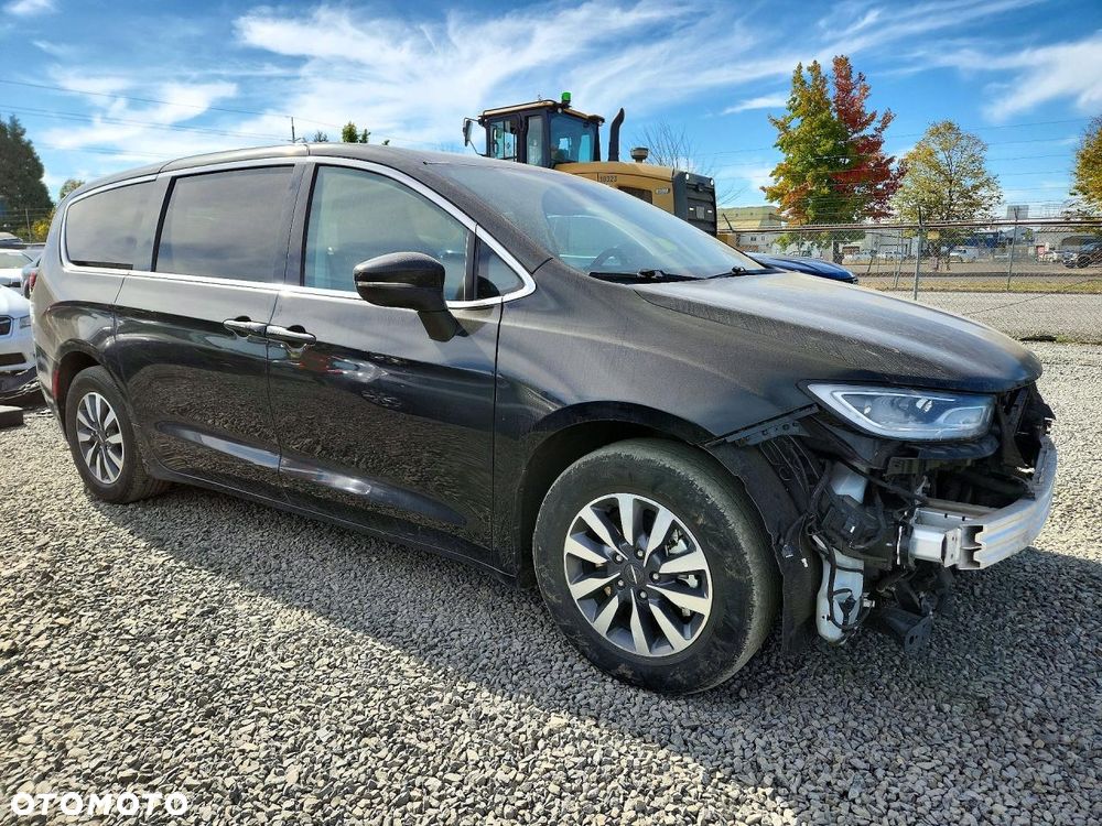 Chrysler Pacifica - 4