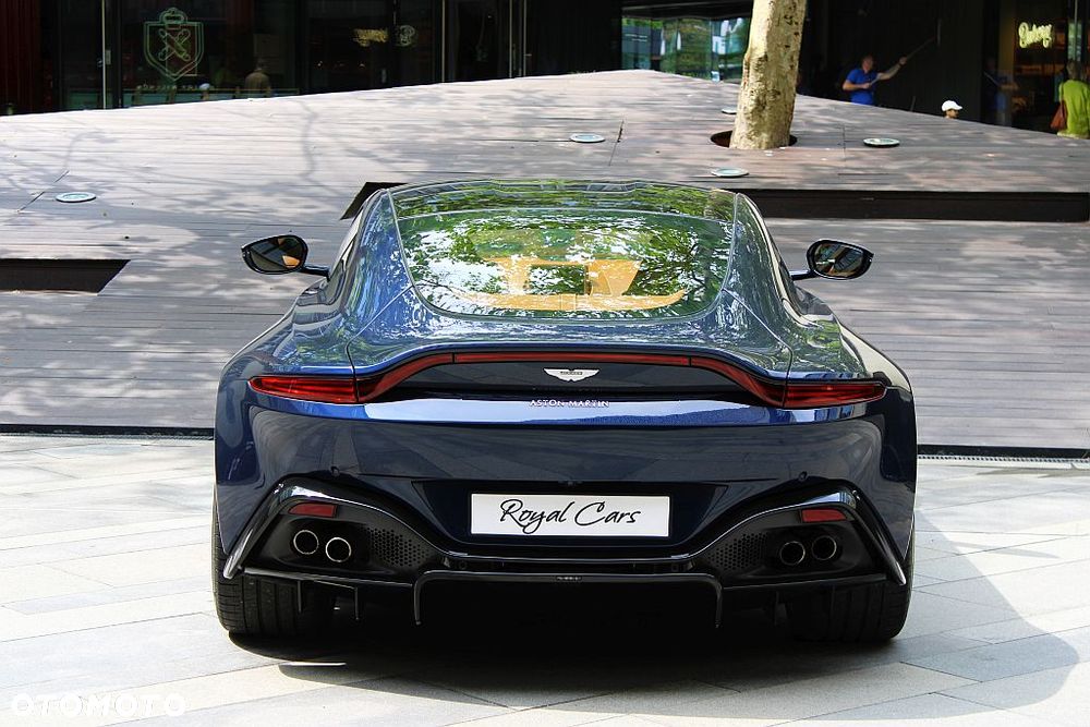 Aston Martin Vantage - 8