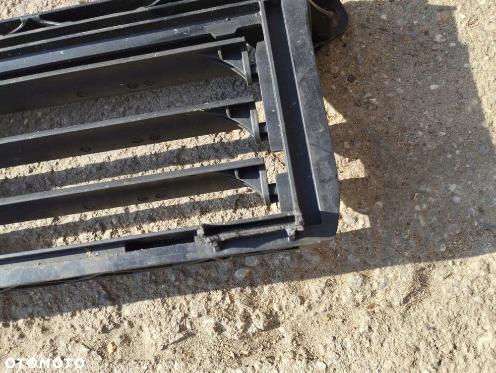 Wlot Roleta Żaluzja kierownica powietrza Audi E-tron 4KE 4KE121223 - 4