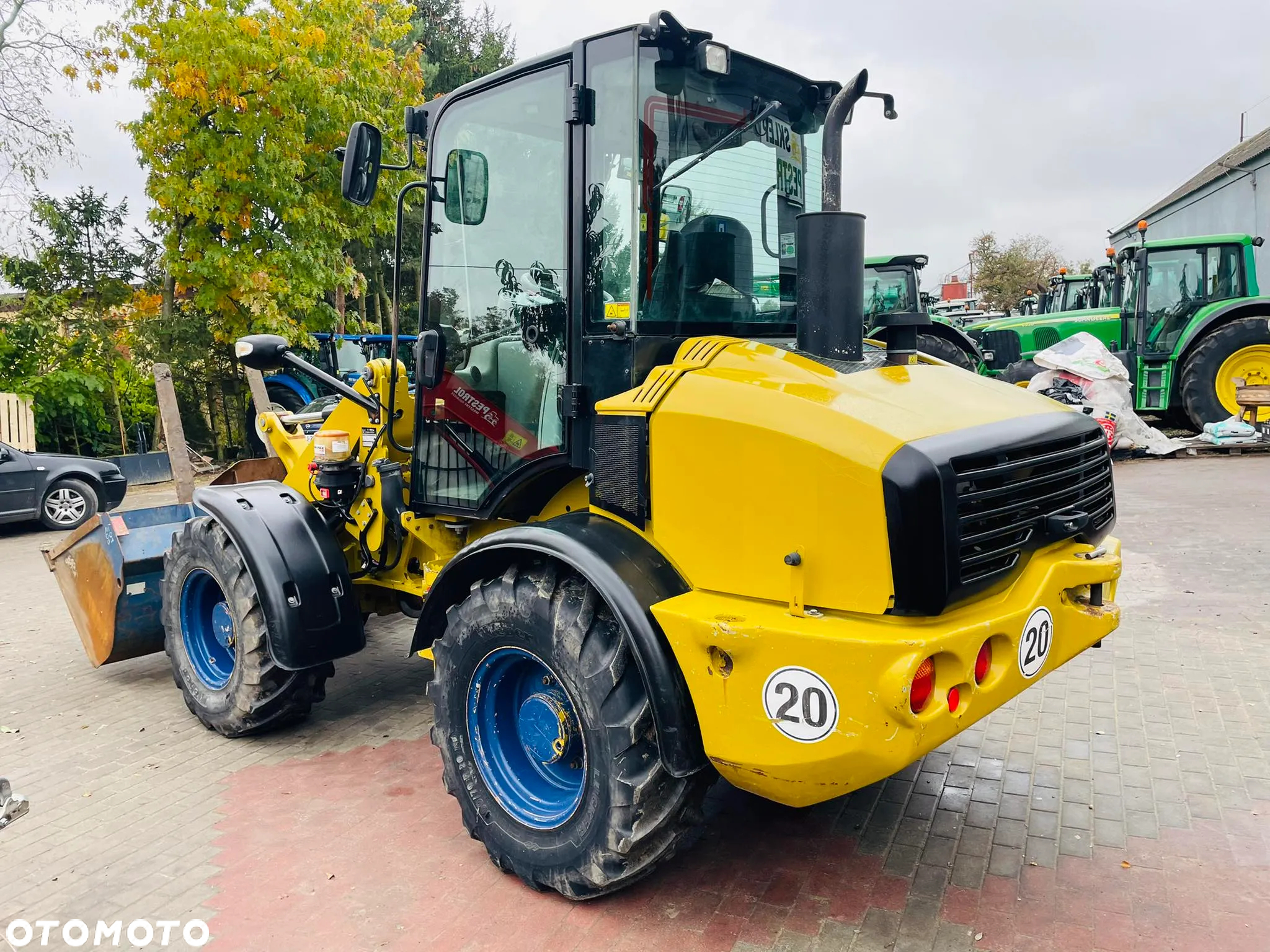 Caterpillar 908H - 10