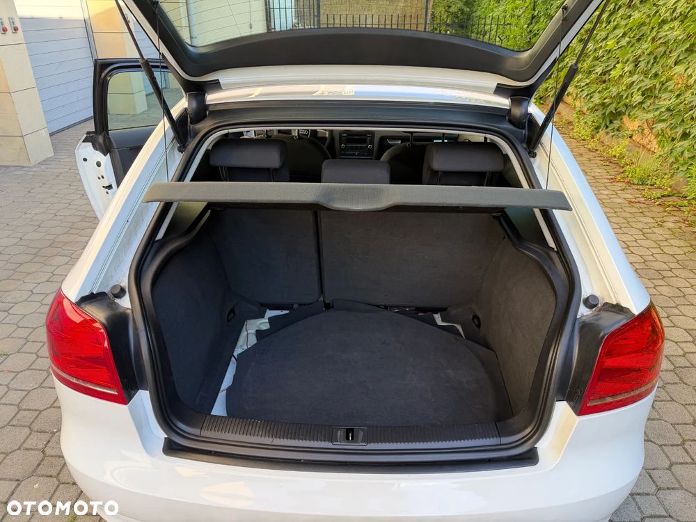 Audi A3 3-drzwiowe 1.6 Attraction - 8