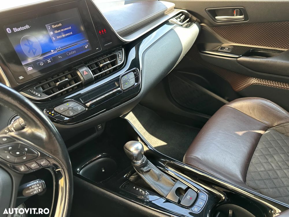 Toyota C-HR ver-1-8-hsd-122-cp-4x2-cvt-style - 12