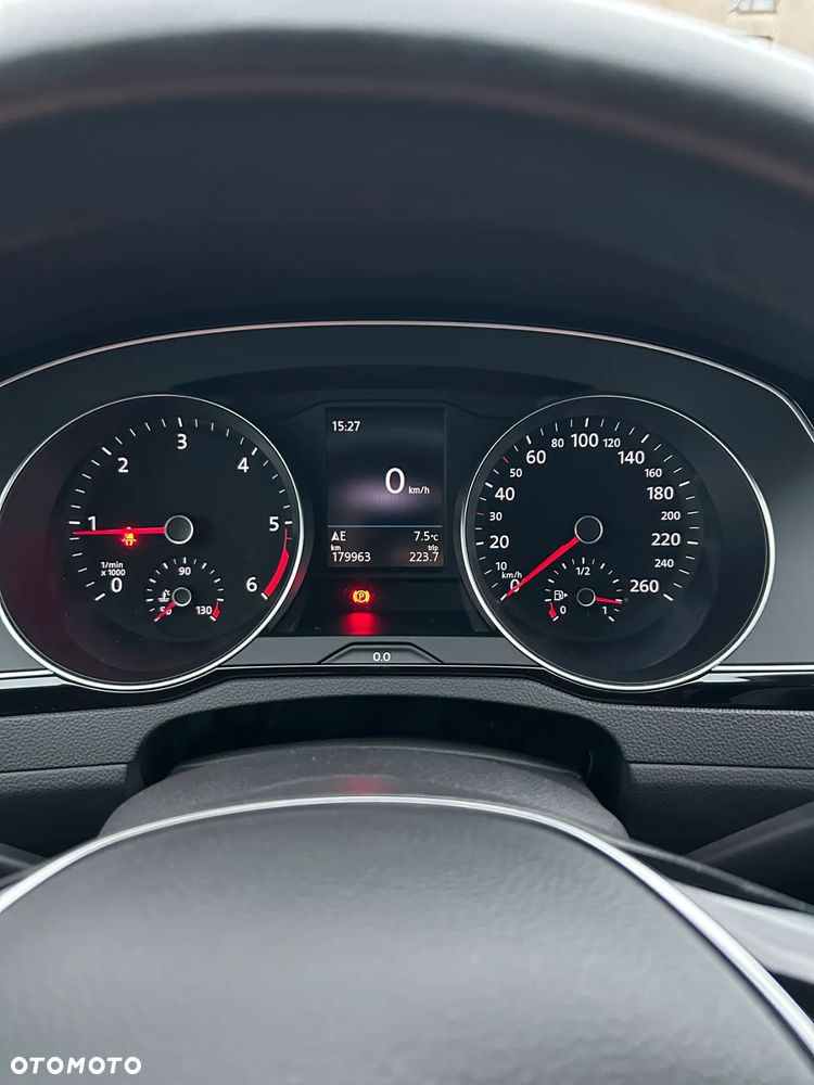 Volkswagen Passat - 12