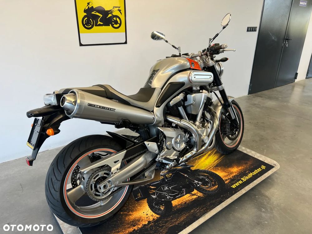 Yamaha MT - 19