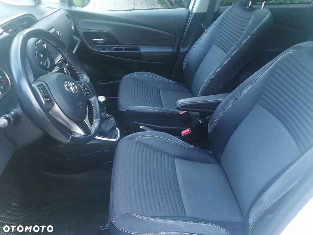 Toyota Yaris 1.33 VVT-i Lounge - 17