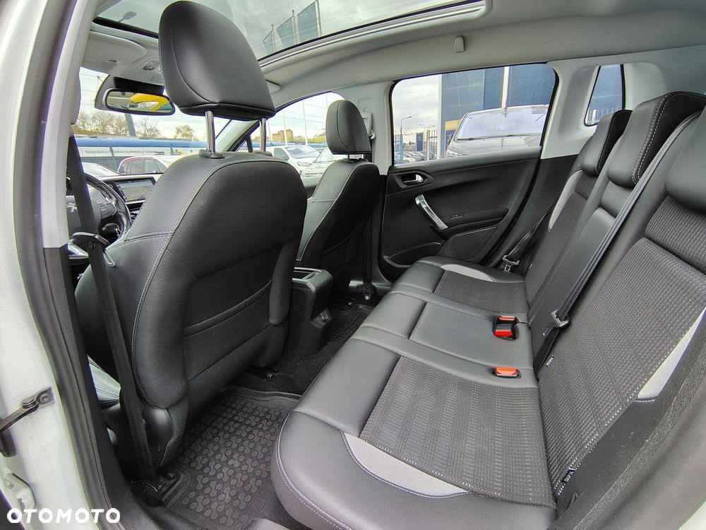 Peugeot 2008 1.2 Pure Tech Allure S&S - 11