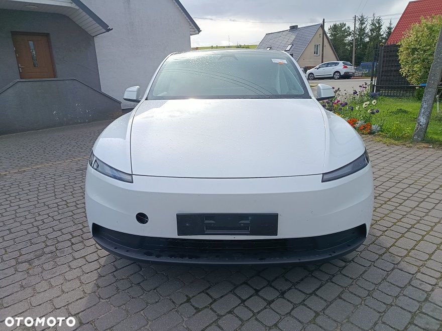 Tesla Model Y - 5