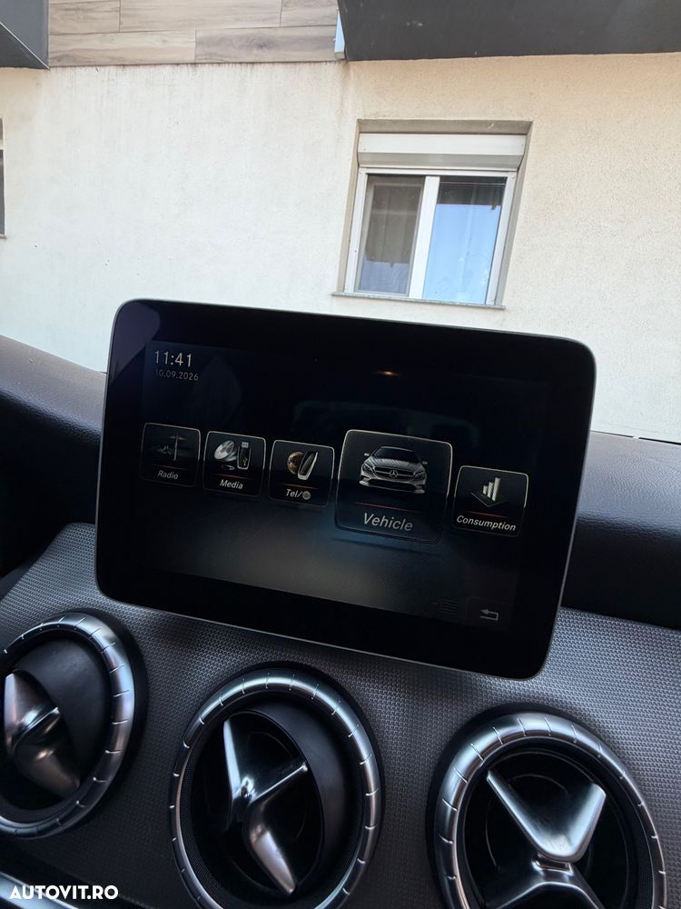 Mercedes-Benz CLA 180 7G-DCT AMG Line - 12