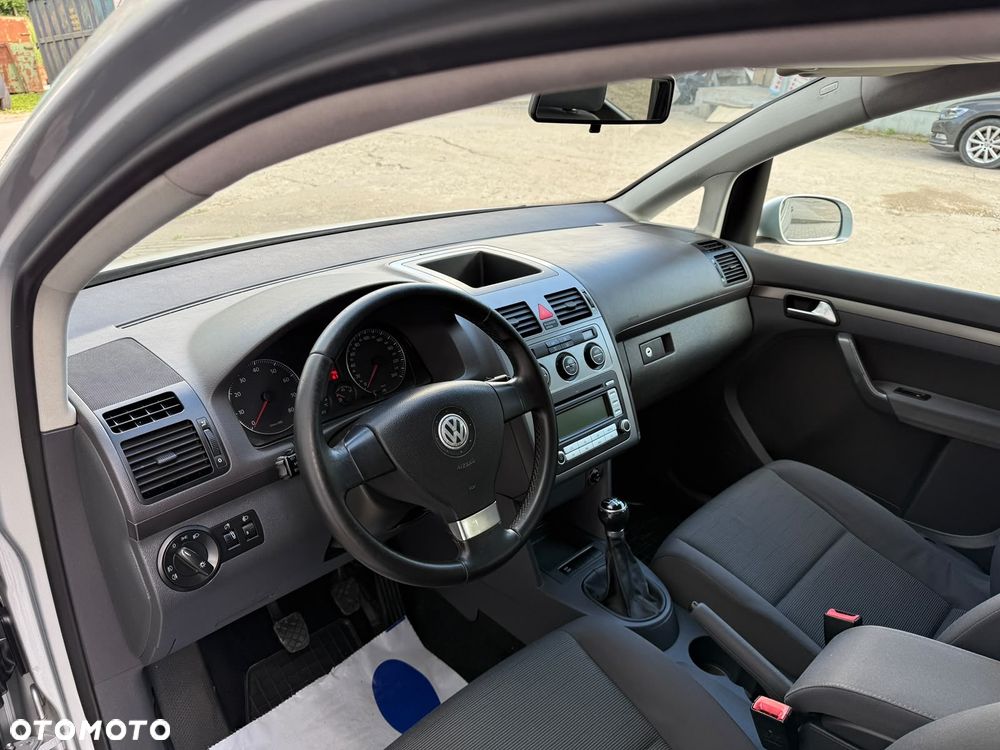 Volkswagen Touran 1.6 Welcome - 17