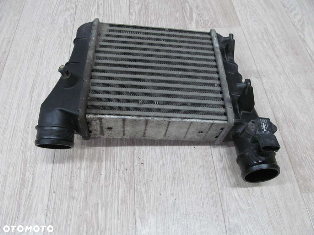 AUDI A4 B7 TFSI CHLODNICA INTERCOOLER 8E0145805AA LEWY 04-07 - 2