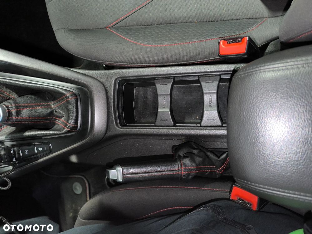 Ford Focus SW 1.5 EcoBoost S&S ST-LINE - 9