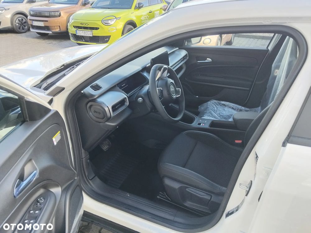 Jeep Avenger 1.2 T3 mHEV Black Edition FWD eDCT6 - 9