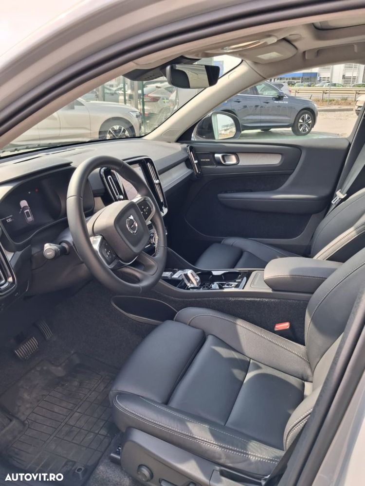 Volvo XC 40 B4 AT FWD MHEV Plus Dark - 12