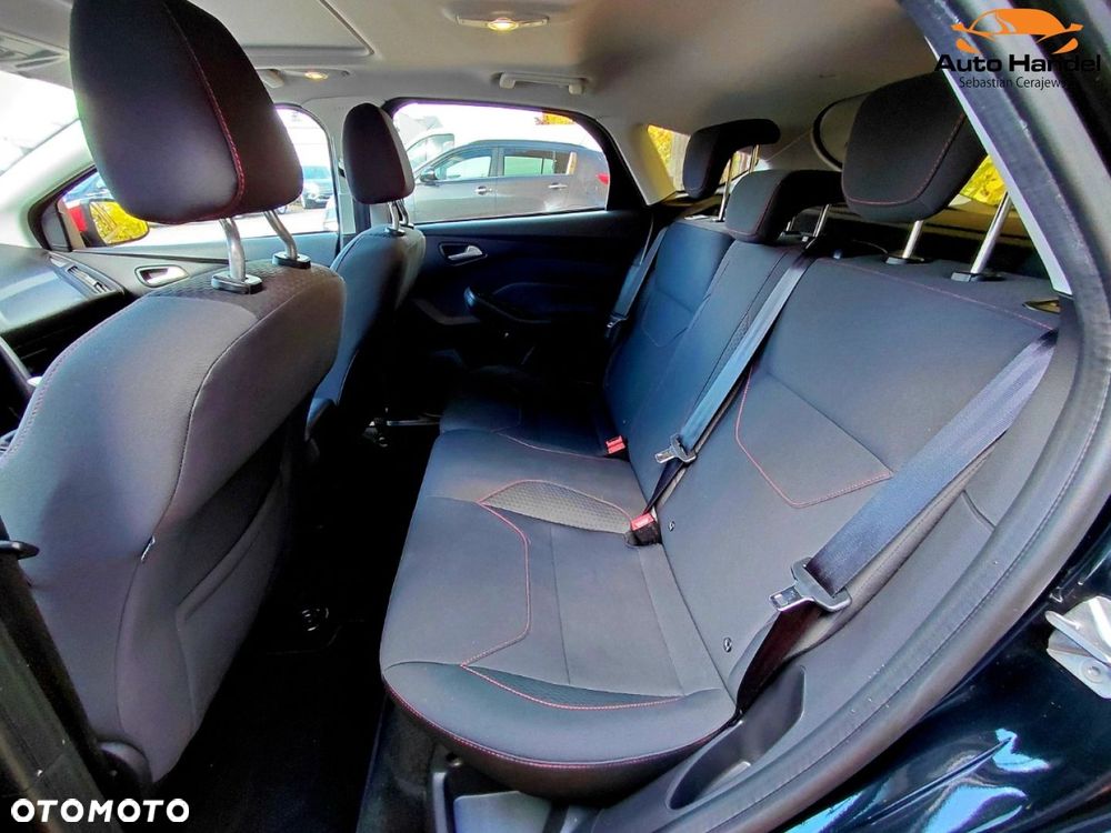 Ford Focus - 32